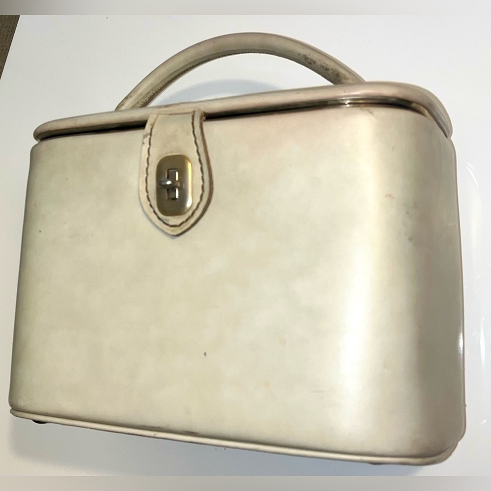 Vintage 1960’s Overnight Case